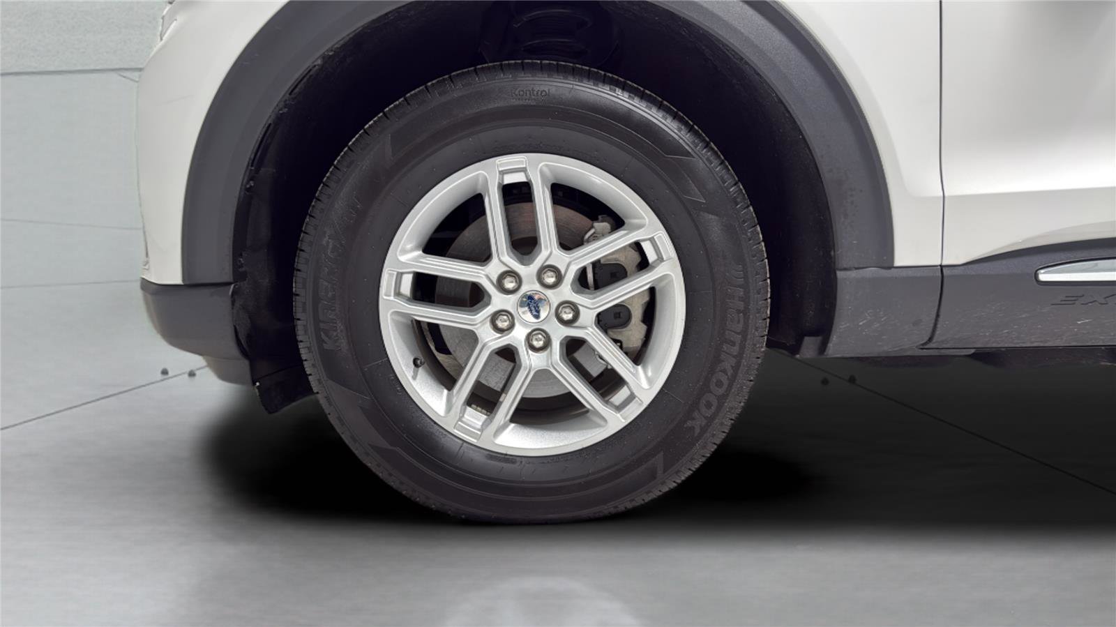 Certified 2025 Ford Explorer Active AWD/4WD image 29