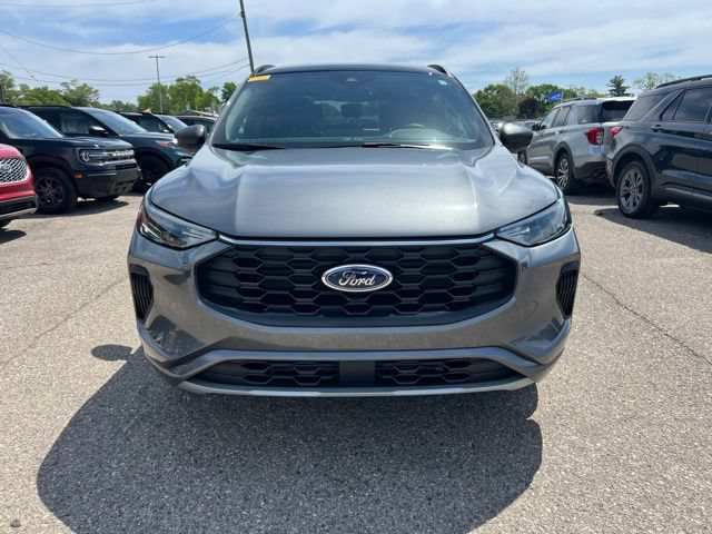 Certified 2024 Ford Escape ST-Line w/ Tech Pack #1 AWD/4WD image 2