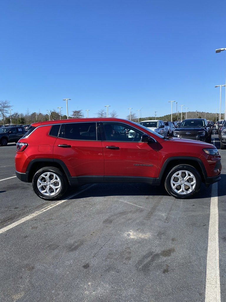 Used 2024 Jeep Compass Sport image 6