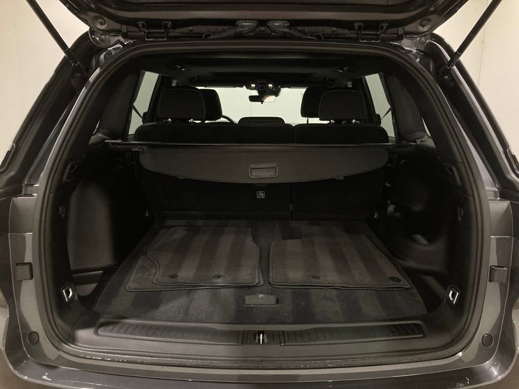 Used 2025 Jeep Grand Cherokee Laredo X image 5