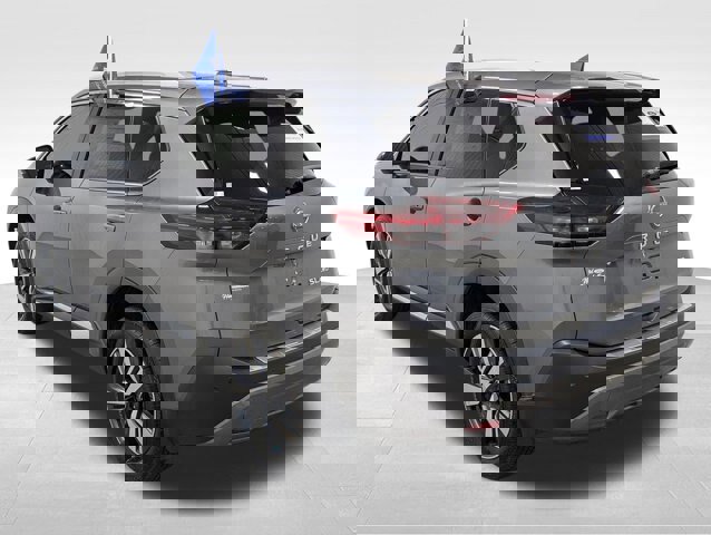 Used 2023 Nissan Rogue SL image 3