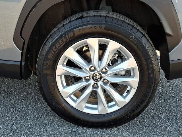 Used 2024 Toyota Corolla Cross LE image 8