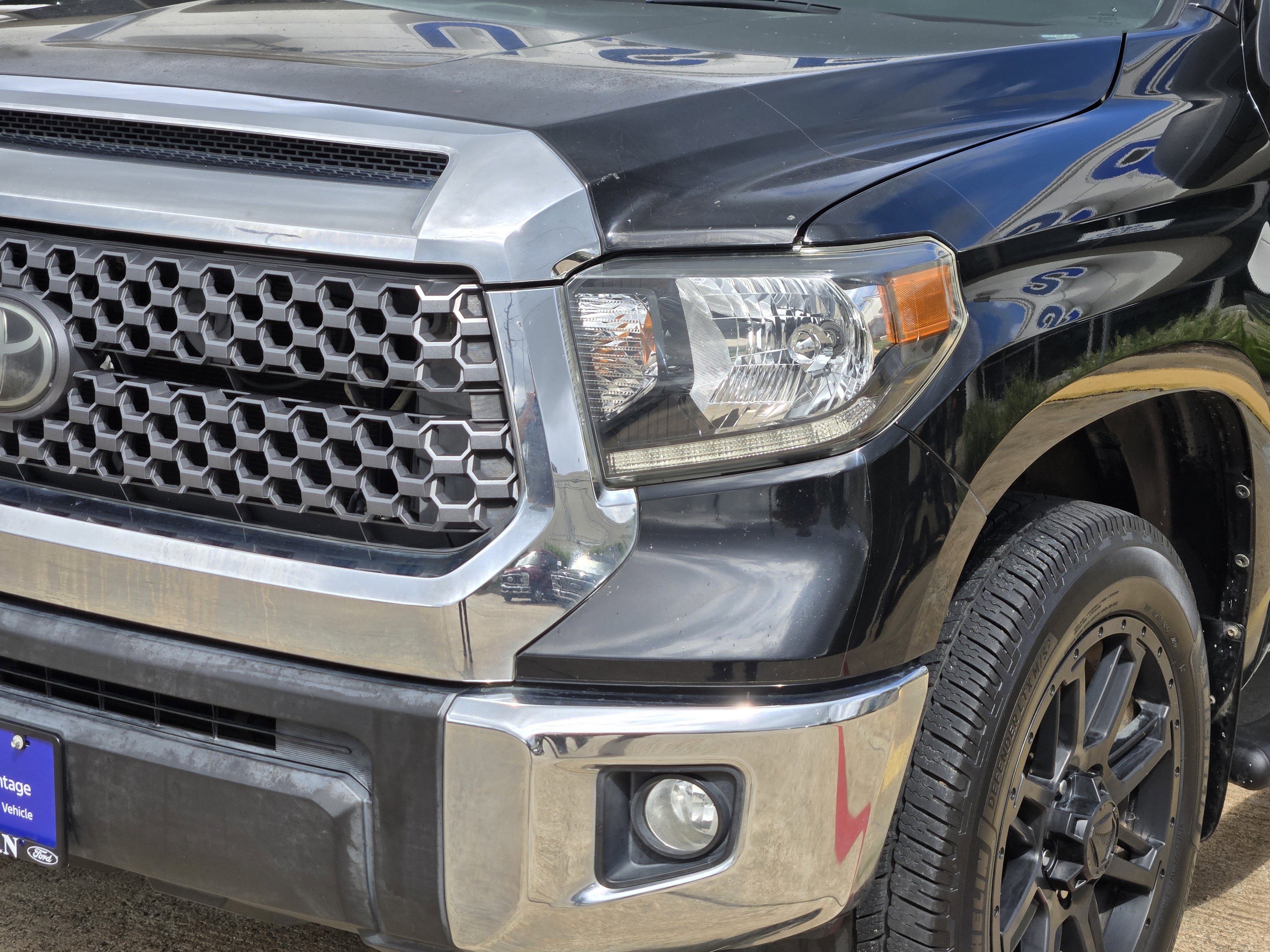 Used 2018 Toyota Tundra SR5 w/ SR5 Upgrade Package RWD image 6