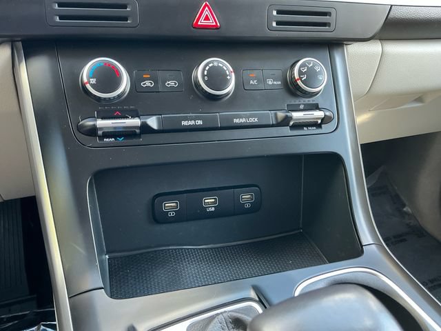 Used 2024 Kia Carnival LX FWD image 23