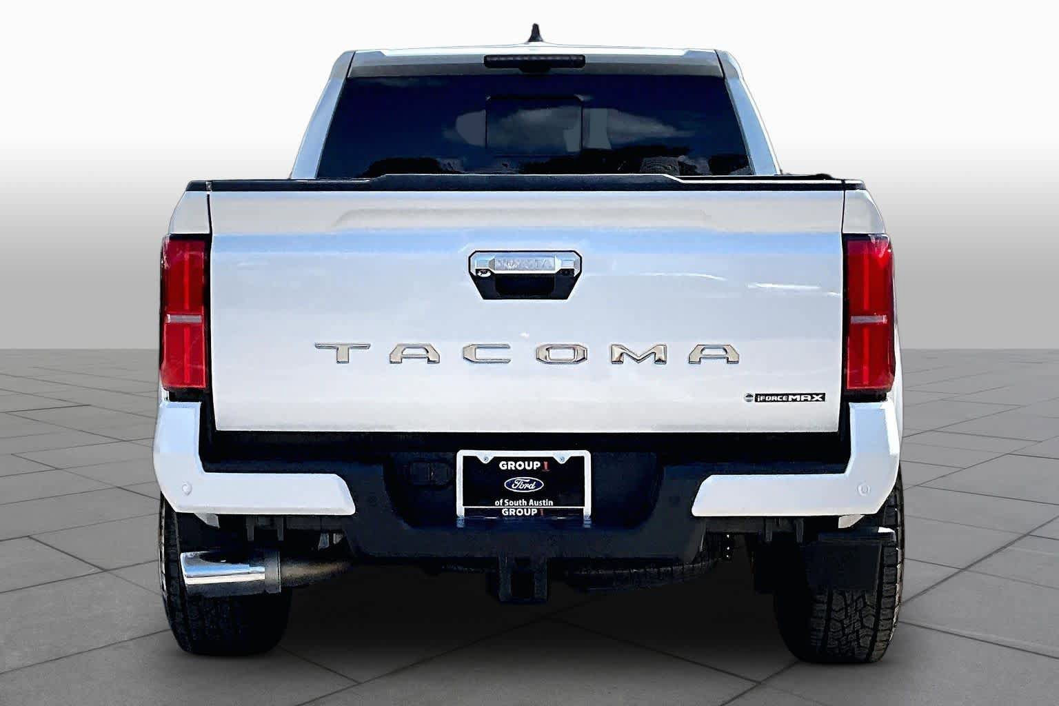 Used 2025 Toyota Tacoma Limited AWD/4WD image 5