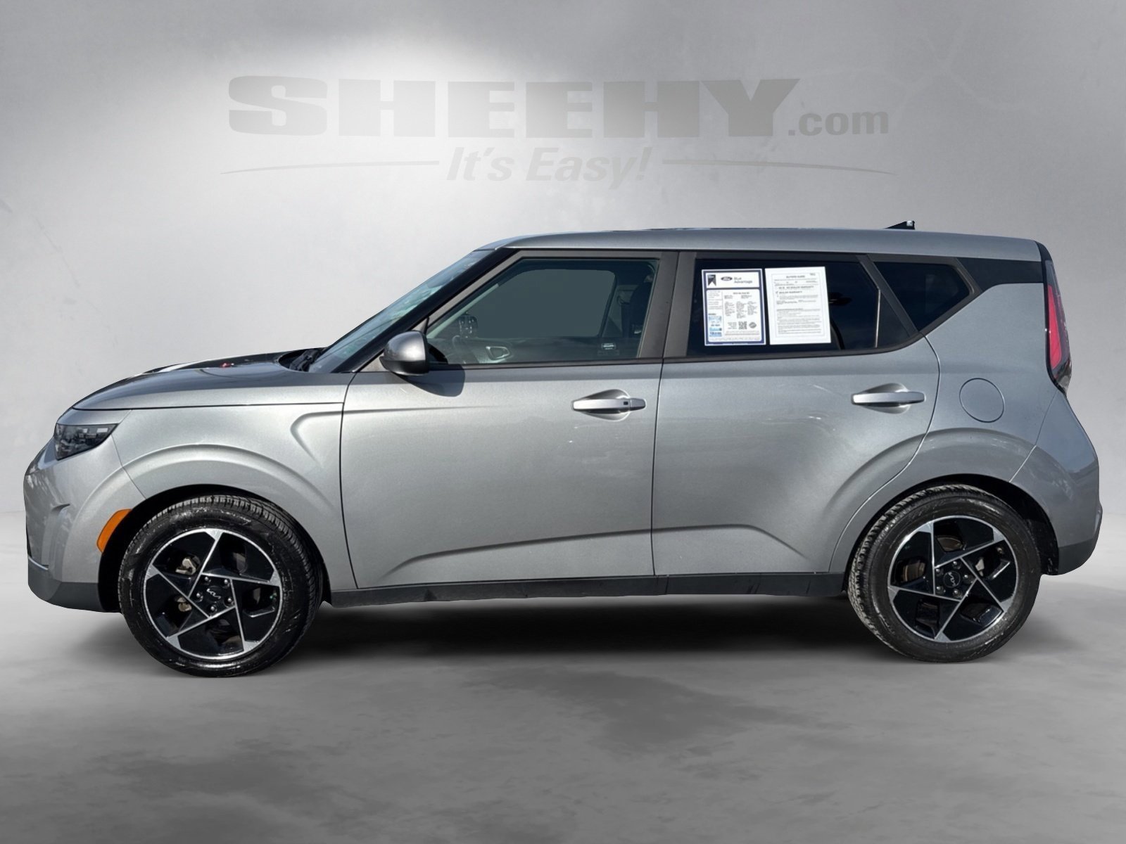 Used 2023 Kia Soul EX image 2