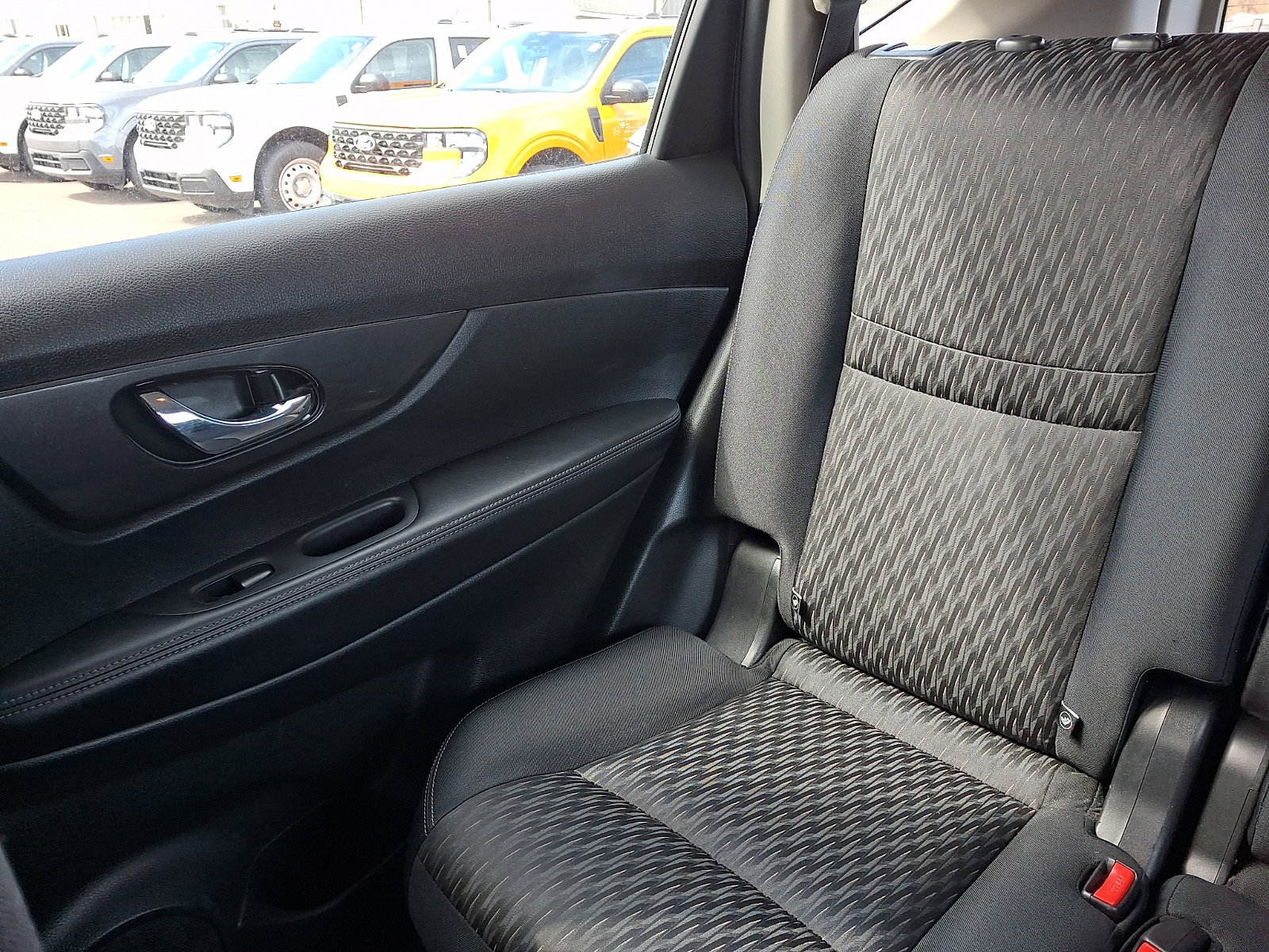 Used 2017 Nissan Rogue S image 18