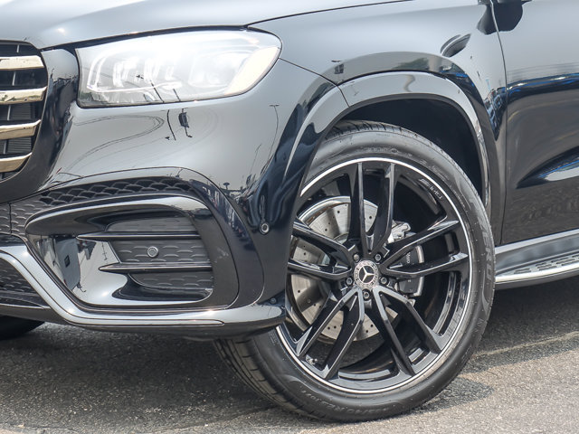 Used 2025 Mercedes-Benz GLS 580 4MATIC image 3