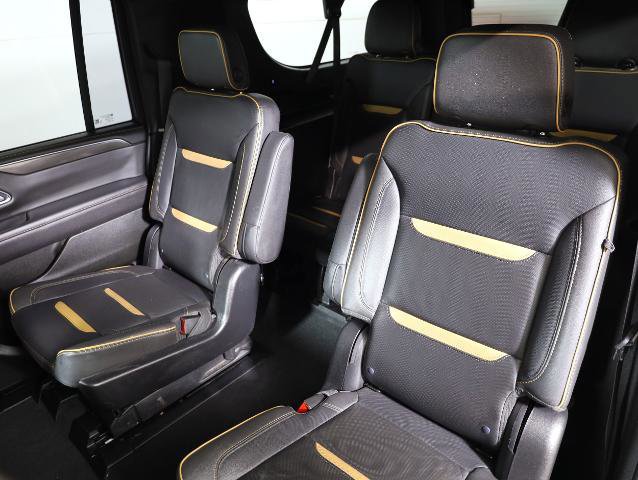 Used 2022 GMC Yukon XL AT4 w/ Technology Package image 13