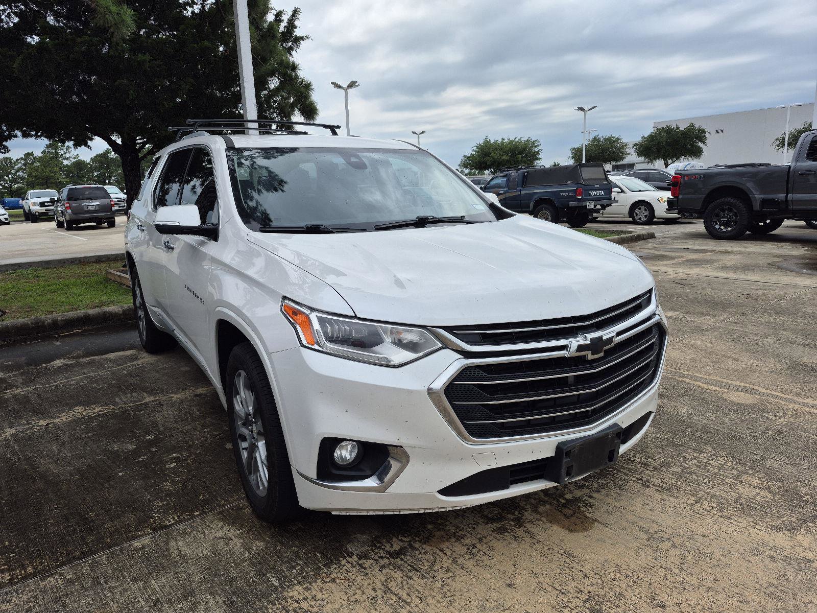 Used 2018 Chevrolet Traverse Premier w/ Driver Confidence II Package FWD image 2