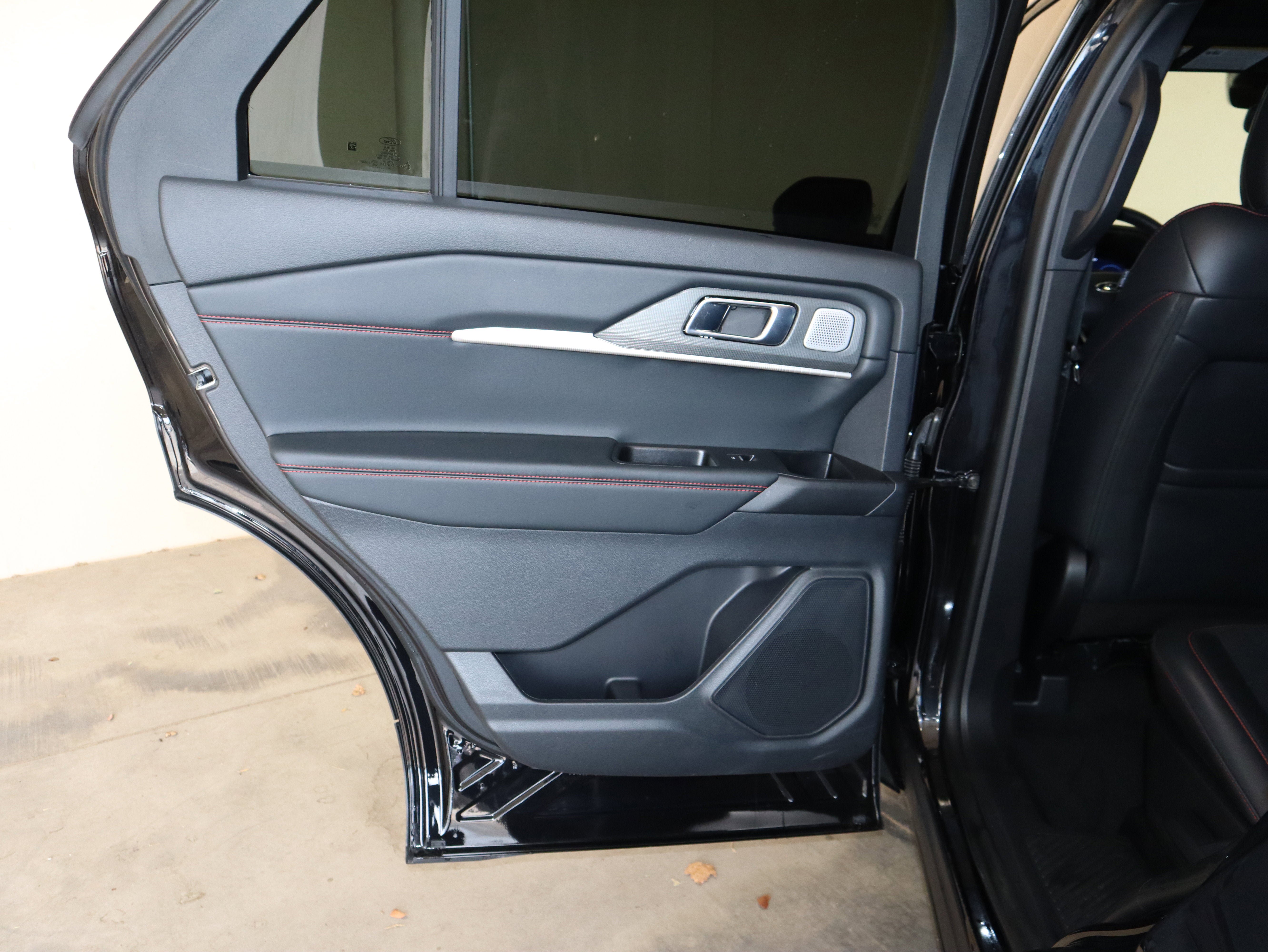Certified 2025 Ford Explorer ST w/ Sun And Sound Package AWD/4WD image 39
