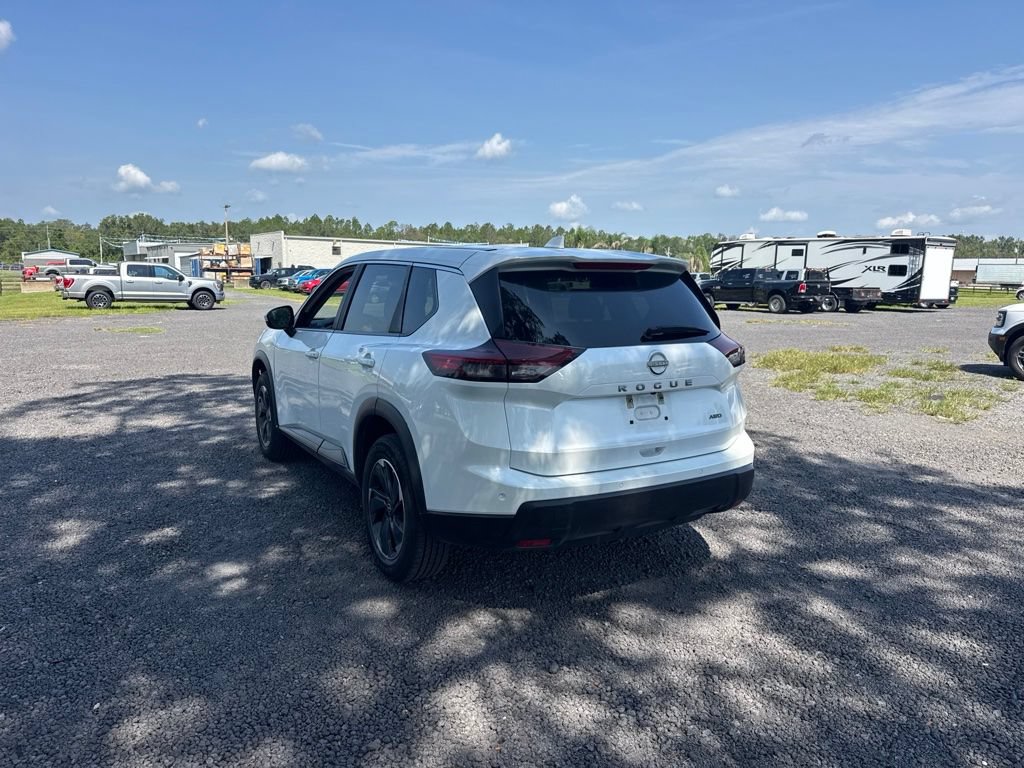 Used 2025 Nissan Rogue SV AWD/4WD image 3