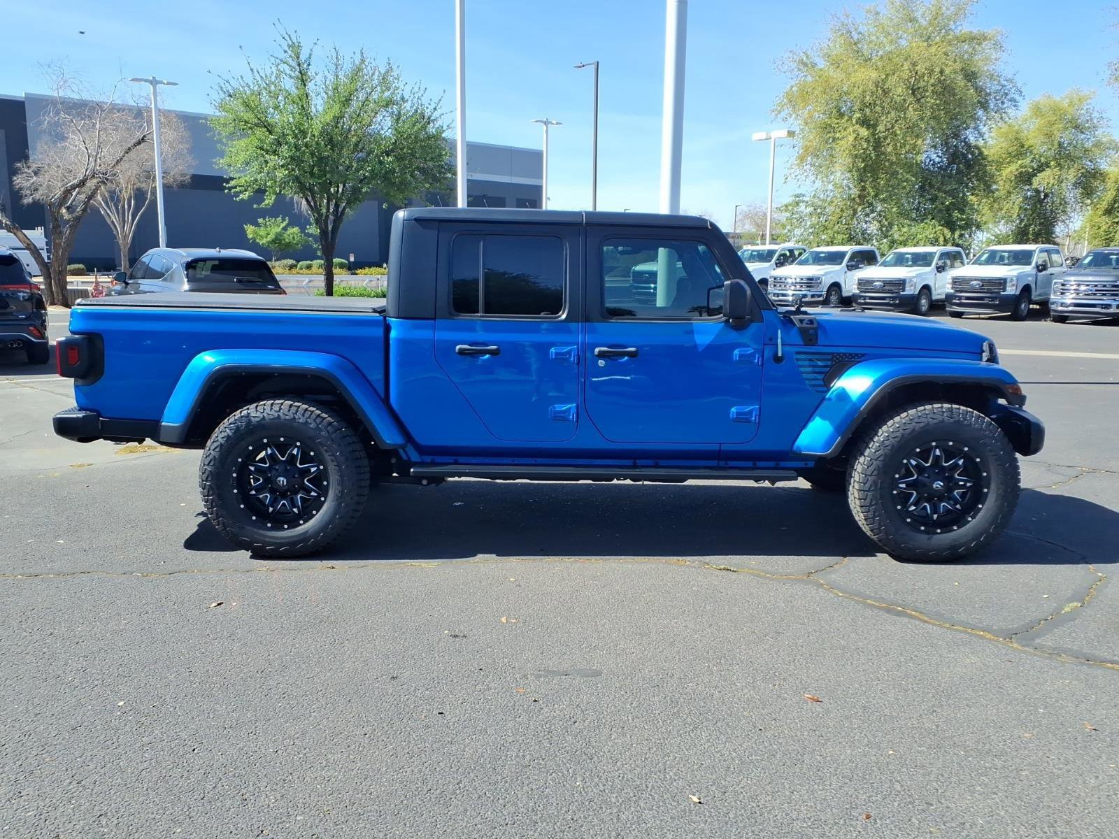 Used 2021 Jeep Gladiator Sport image 2