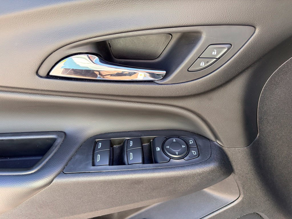 Used 2022 Chevrolet Equinox LT FWD image 18