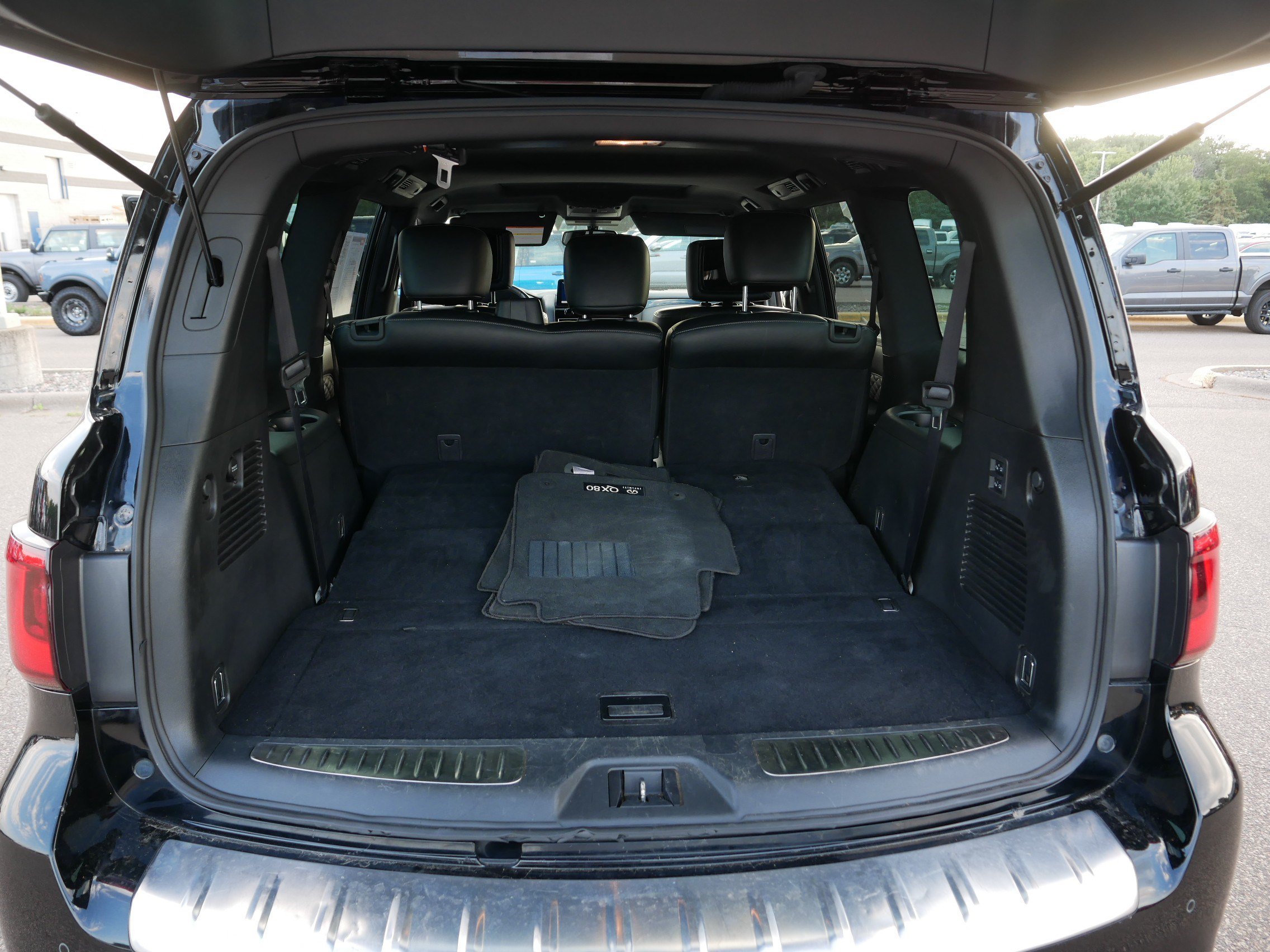 Used 2023 INFINITI QX80 Luxe AWD/4WD image 18