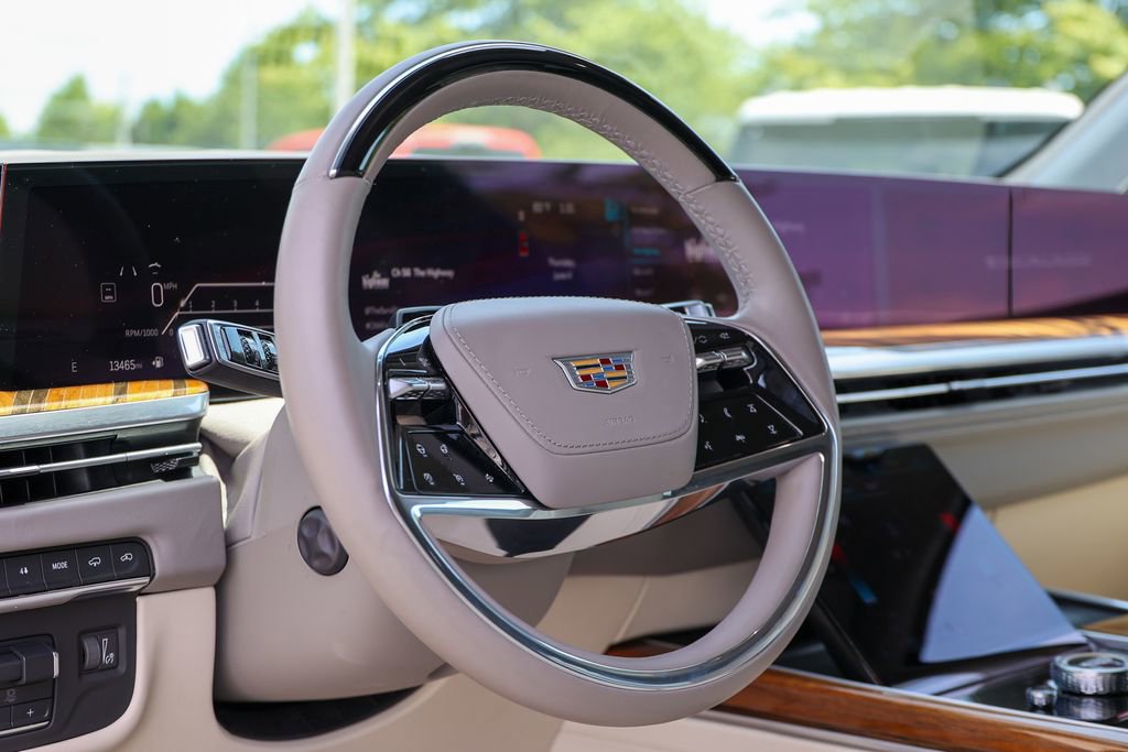 Used 2025 Cadillac Escalade Premium Luxury Platinum AWD/4WD image 32