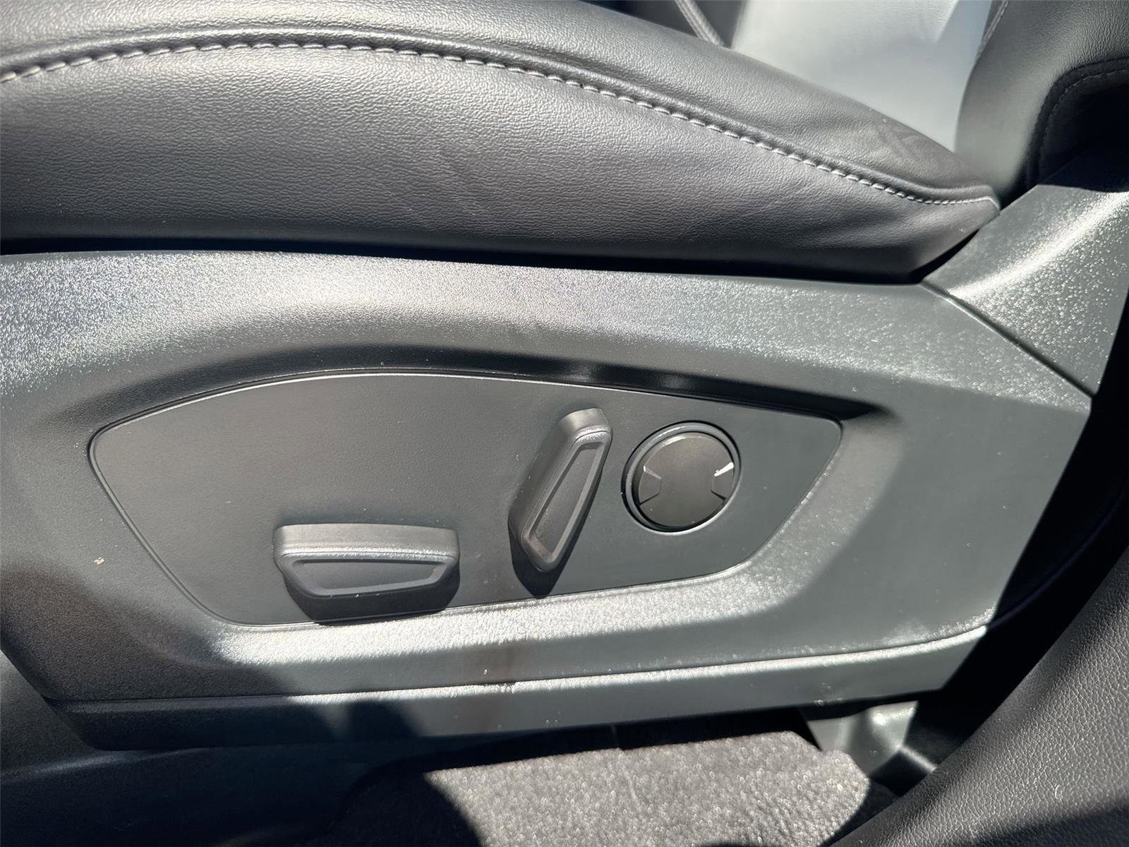 Certified 2024 Ford Explorer XLT w/ Equipment Group 202A image 15