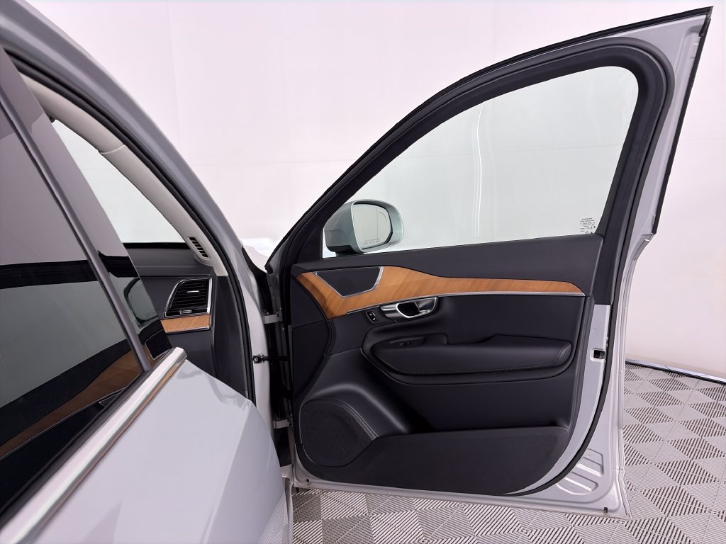 Used 2024 Volvo XC90 B5 Plus AWD/4WD image 30