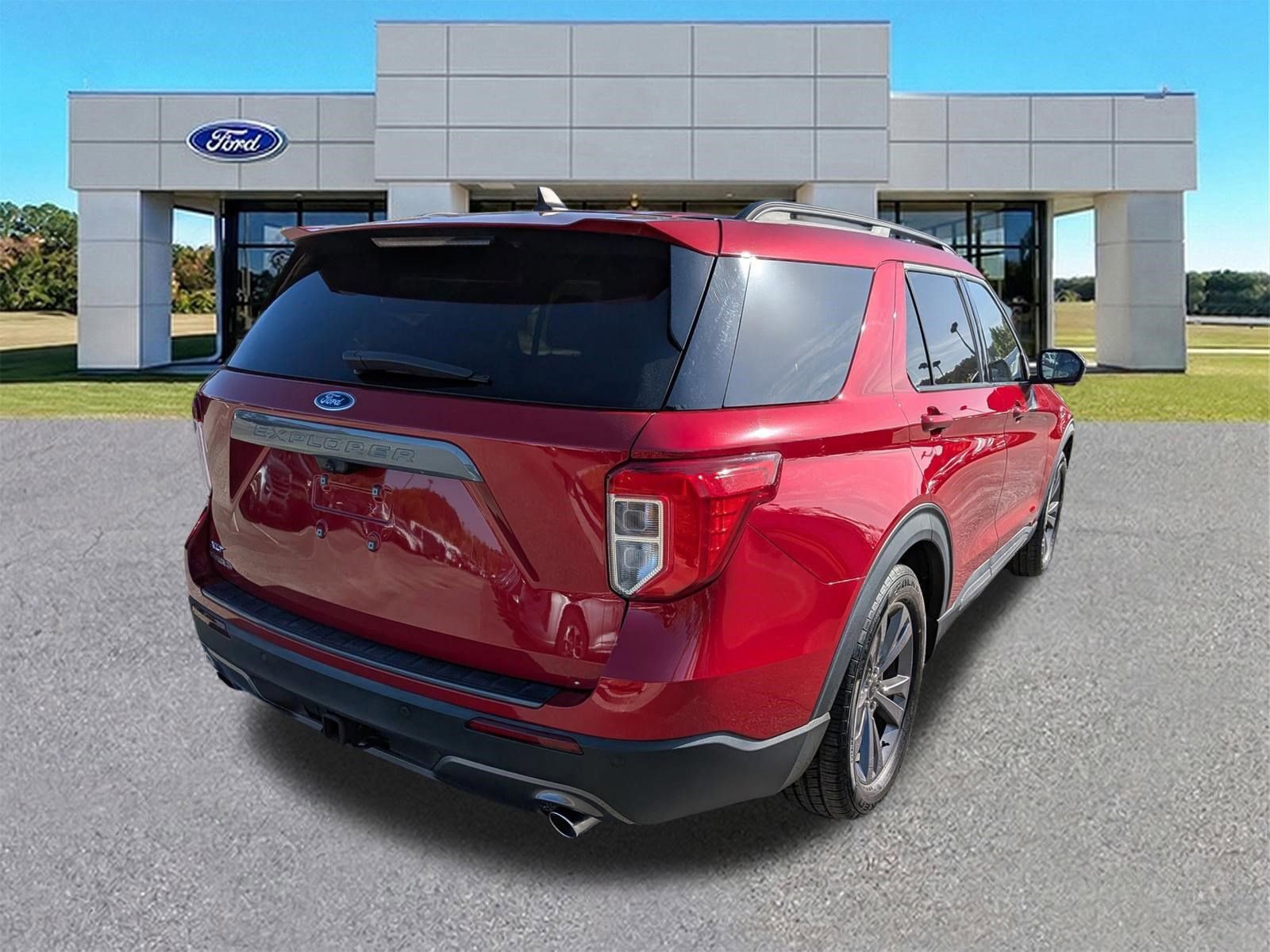 Certified 2022 Ford Explorer XLT w/ Equipment Group 202A image 3