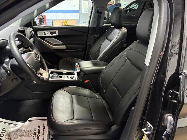 Certified 2023 Ford Explorer Limited w/ Limited Technology Package AWD/4WD image 8