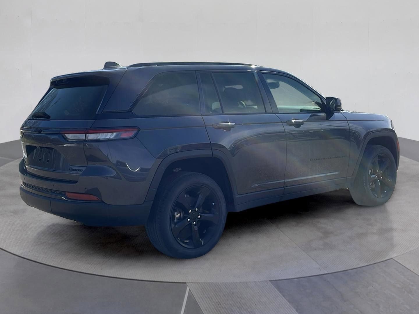 Used 2023 Jeep Grand Cherokee Limited w/ Black Appearance Package AWD/4WD image 6