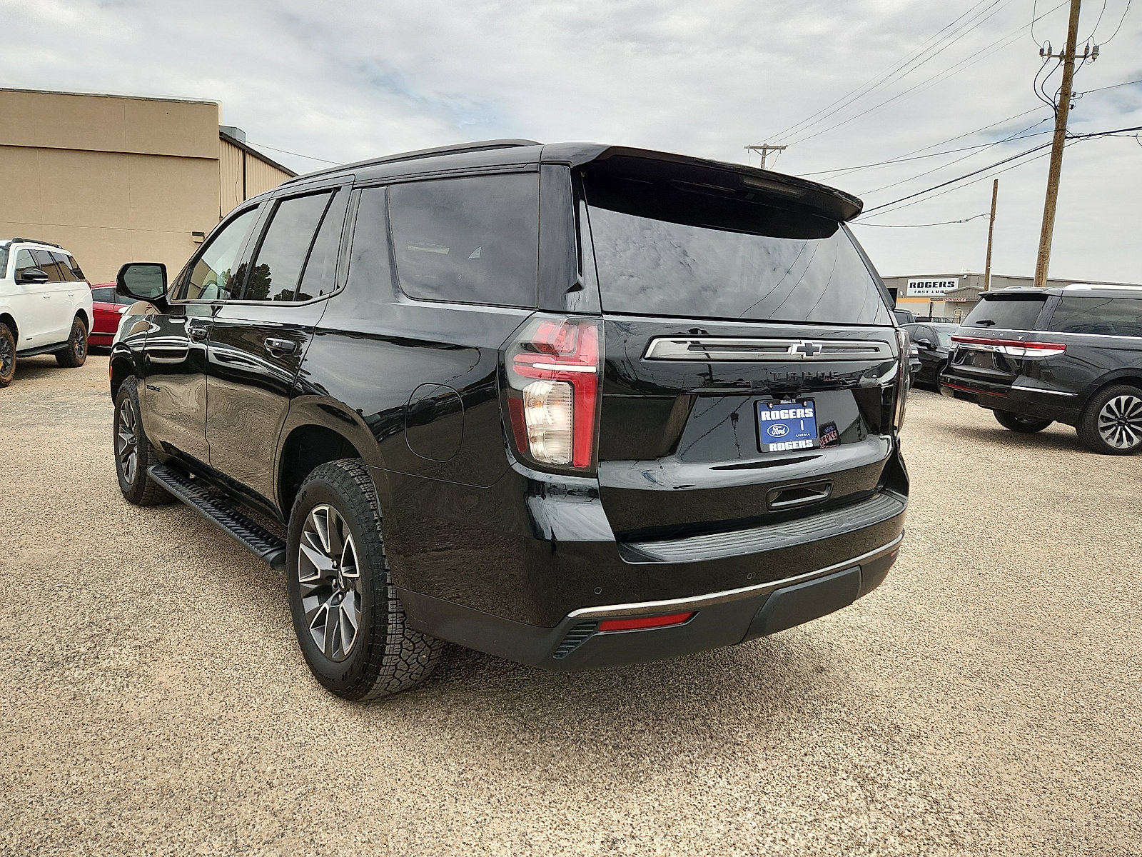 Used 2022 Chevrolet Tahoe Z71 w/ Luxury Package AWD/4WD image 5