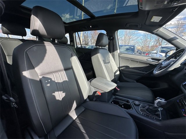 Used 2023 Volkswagen Tiguan SE R-Line image 34