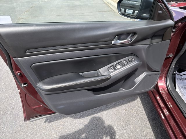Used 2025 Nissan Altima 2.5 SV FWD image 10