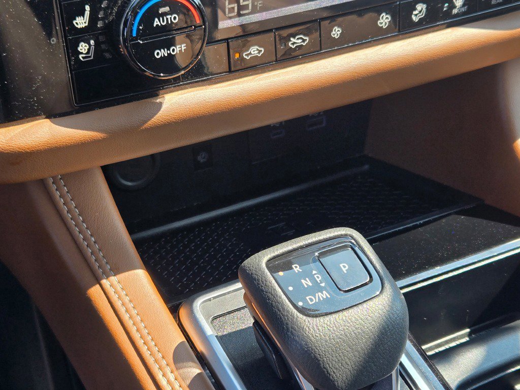 Used 2024 Nissan Pathfinder Platinum image 29