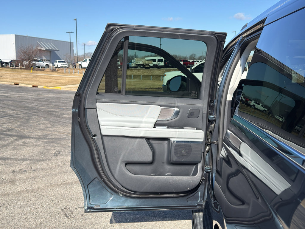 Certified 2025 Ford Expedition Max Platinum w/ Platinum Ultimate Package image 38