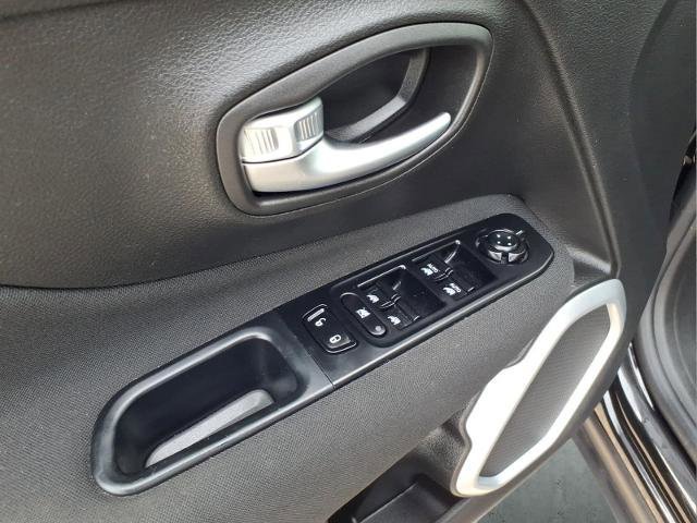 Used 2021 Jeep Renegade Latitude image 18