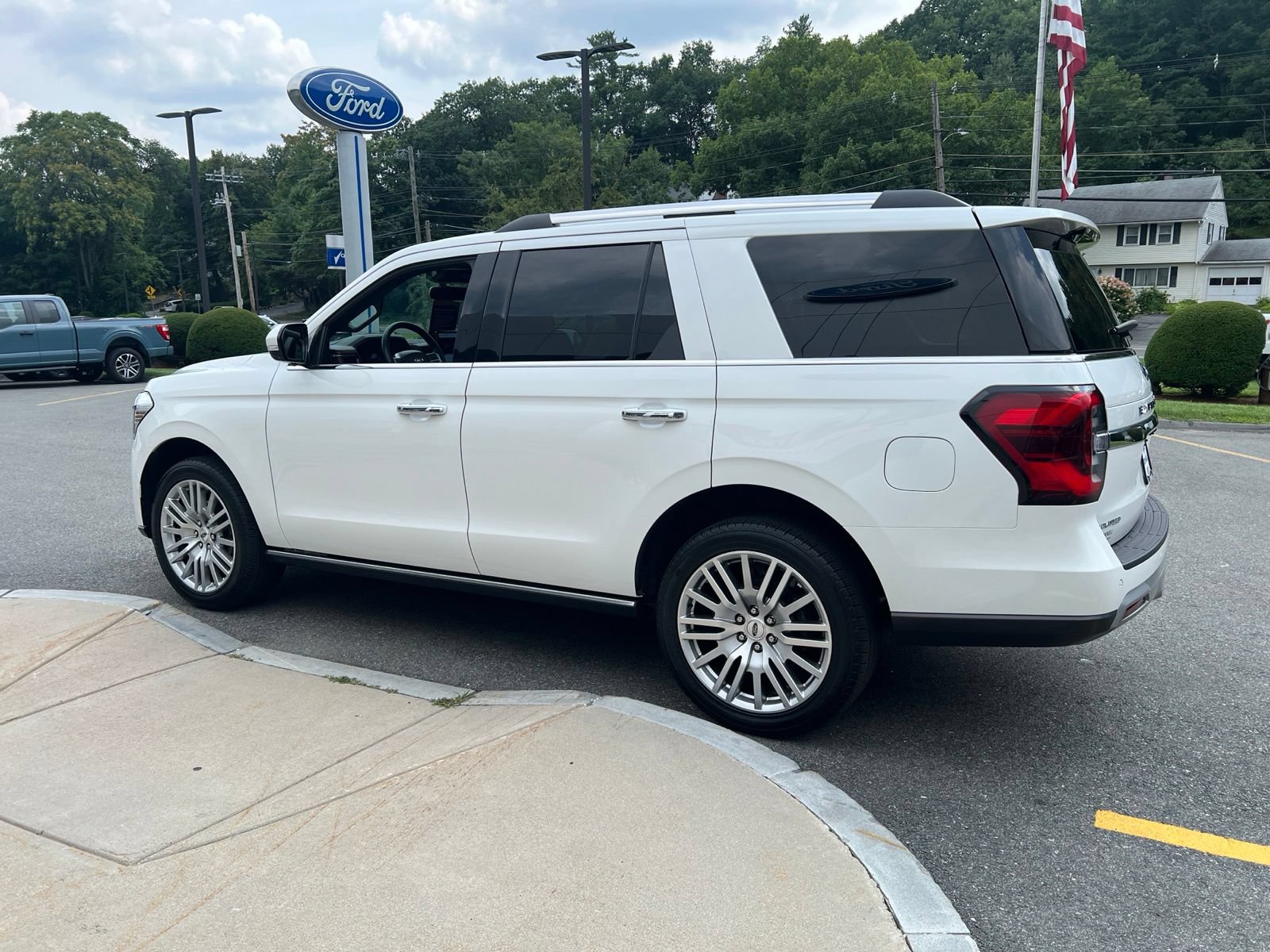Certified 2024 Ford Expedition Limited AWD/4WD image 4