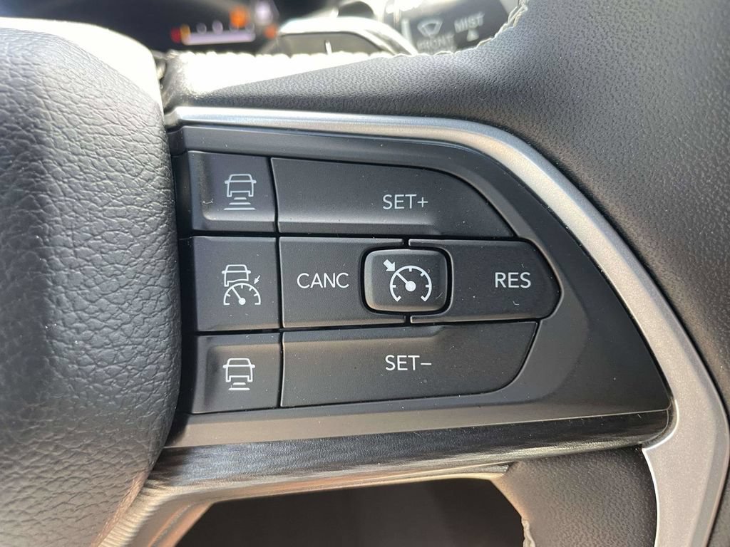 Used 2023 Jeep Grand Cherokee Altitude AWD/4WD image 25