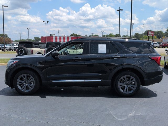 Certified 2025 Ford Explorer Active w/ Active Comfort Package AWD/4WD image 7