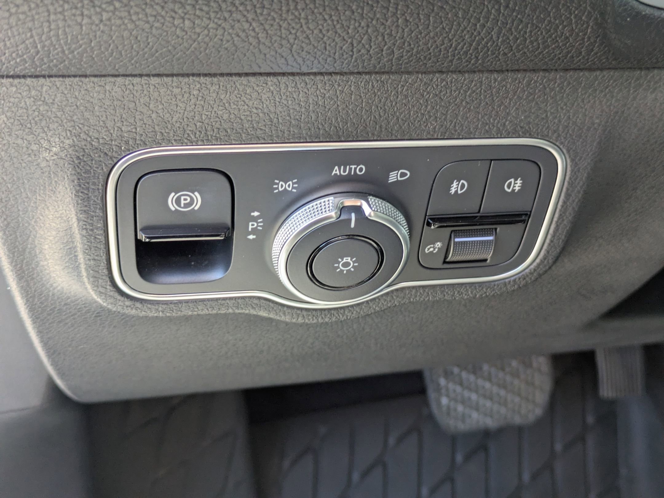 Used 2023 Mercedes-Benz GLB 250 image 16