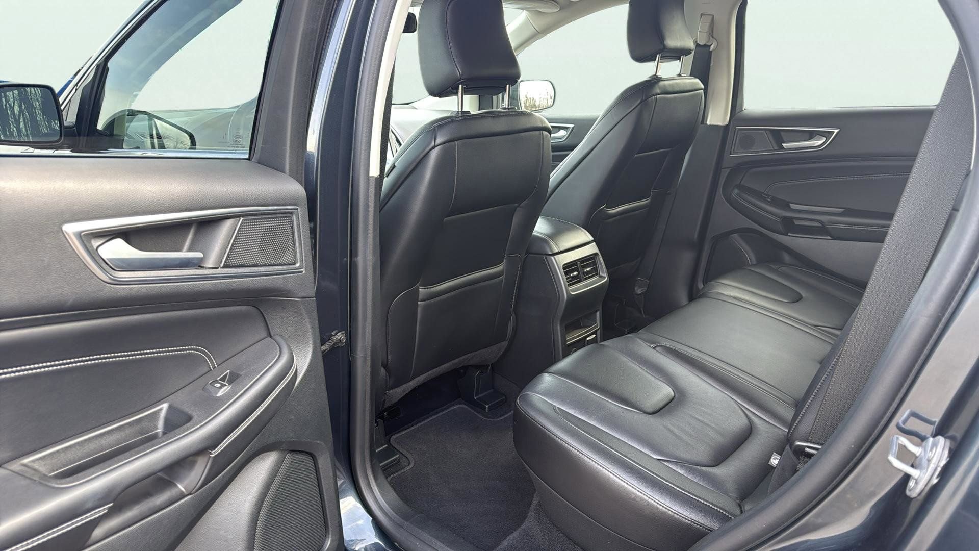 Certified 2022 Ford Edge Titanium AWD/4WD image 23