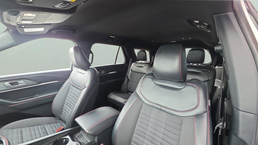Certified 2025 Ford Explorer ST-Line w/ ST-Line Street Pack image 17