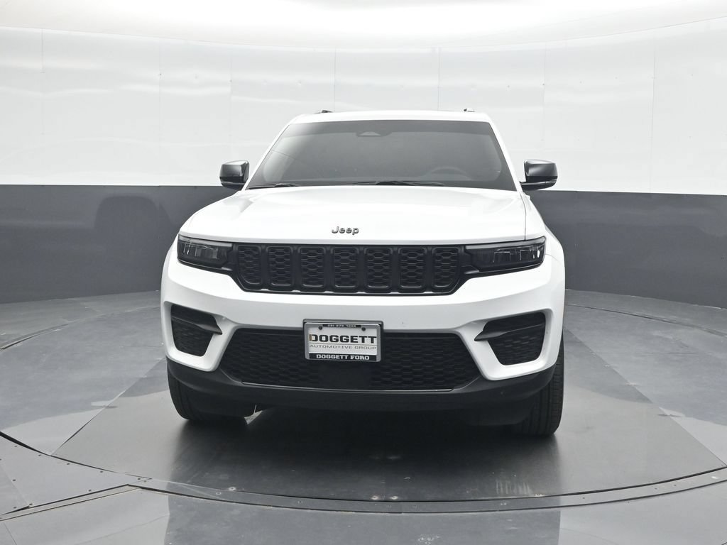 Used 2025 Jeep Grand Cherokee Altitude RWD image 5