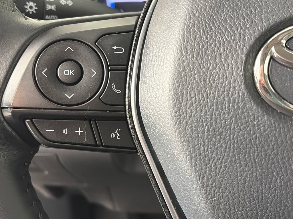 Used 2020 Toyota Camry SE w/ Carpet Mat Package FWD image 17