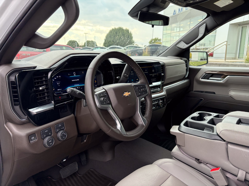 Used 2024 Chevrolet Silverado 1500 LT w/ Leather Package AWD/4WD image 9