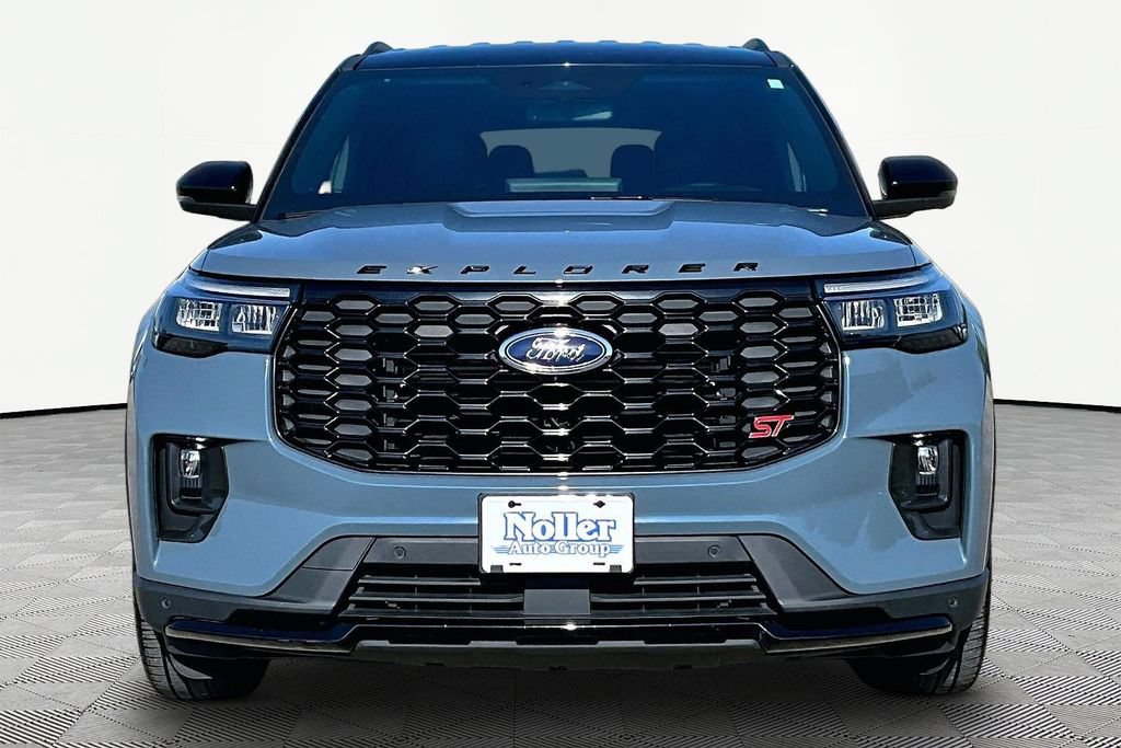 Certified 2025 Ford Explorer ST AWD/4WD image 3