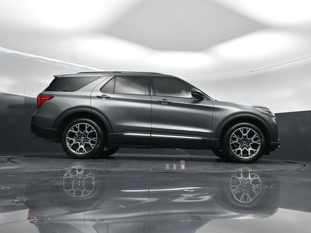 Certified 2025 Ford Explorer Platinum w/ Ultimate Package AWD/4WD image 47