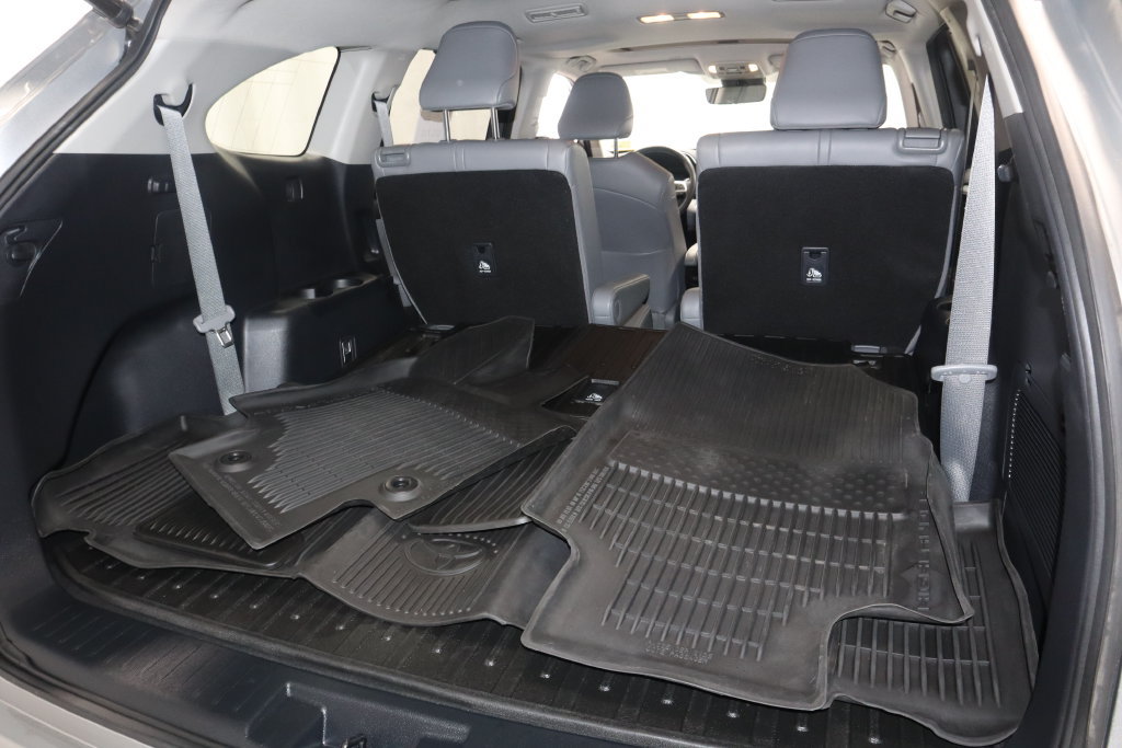 Used 2023 Toyota Highlander XLE AWD/4WD image 16