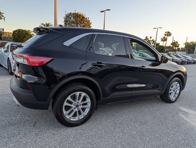 Certified 2020 Ford Escape SE image 4