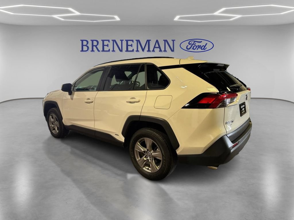 Used 2024 Toyota RAV4 LE AWD/4WD image 8
