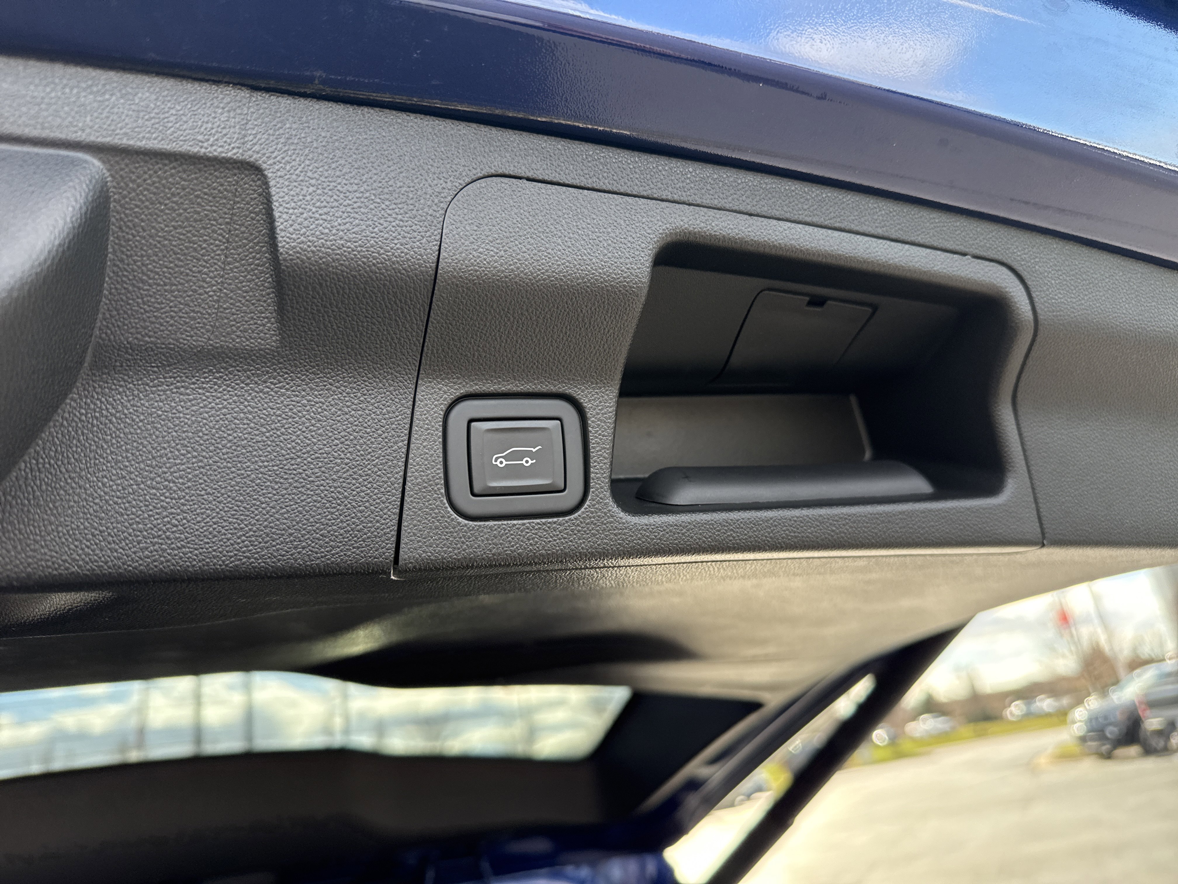 Used 2023 GMC Acadia SLE w/ Driver Convenience Package FWD image 8