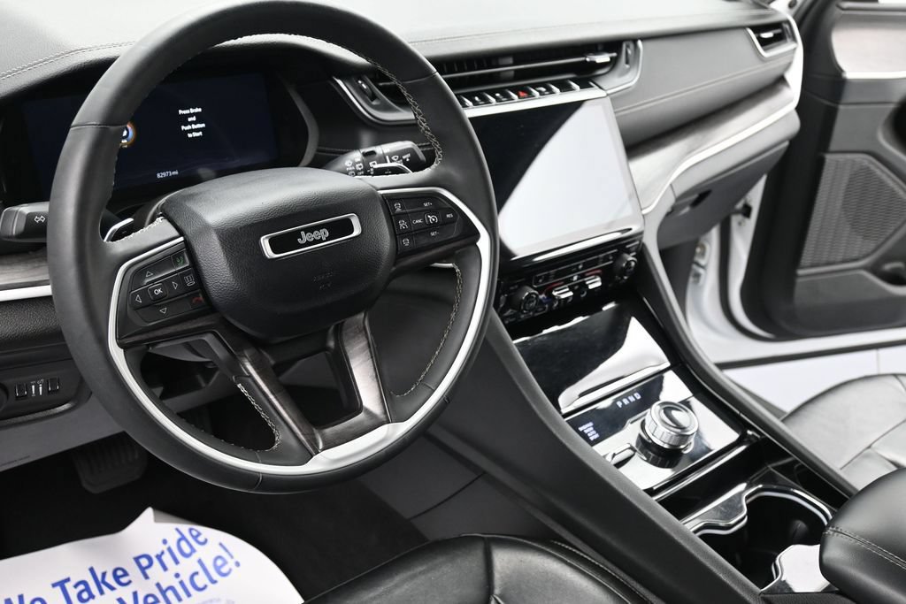 Used 2023 Jeep Grand Cherokee Limited w/ Black Appearance Package AWD/4WD image 15