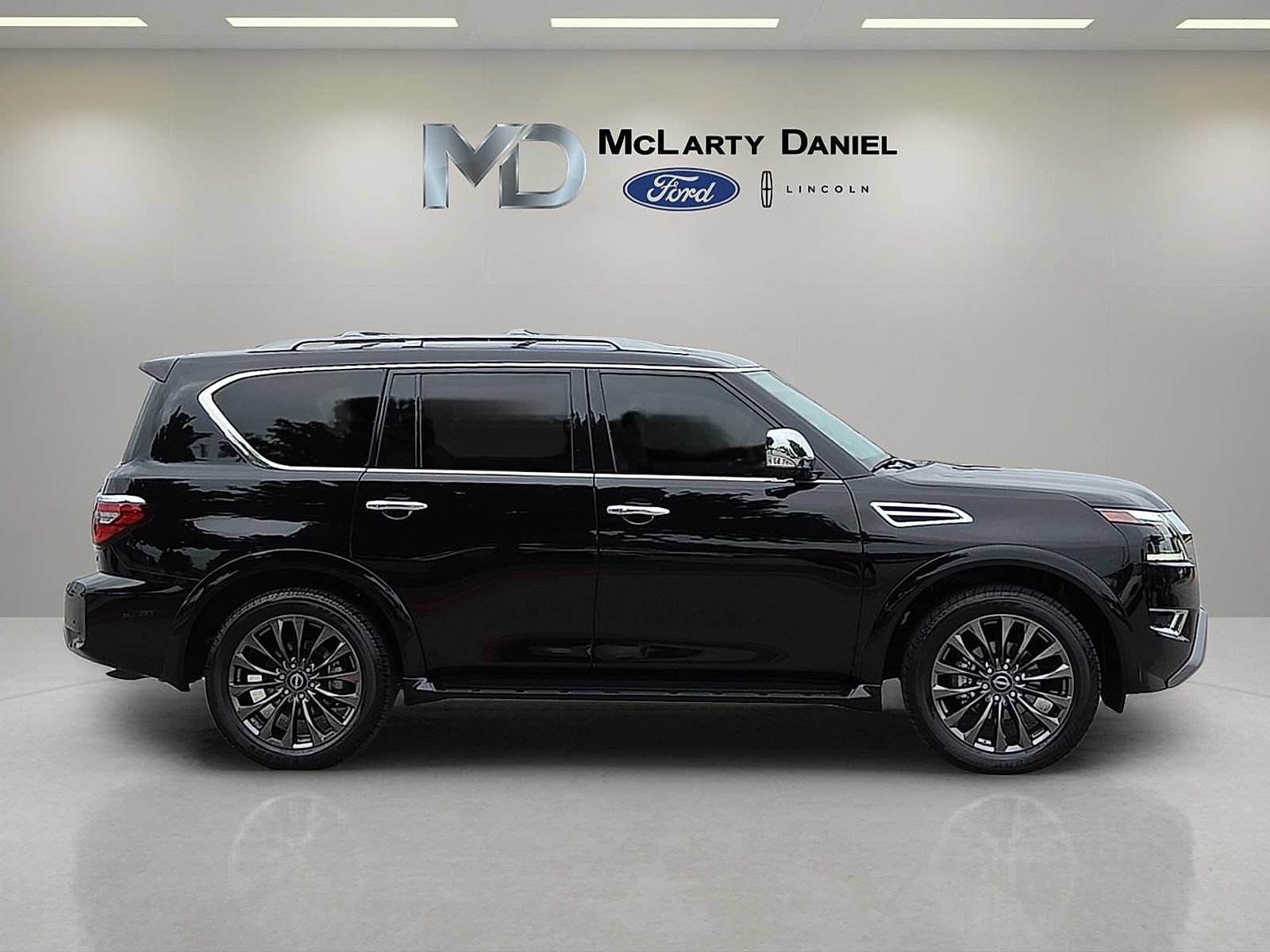 Used 2024 Nissan Armada Platinum w/ Captain's Chairs Package AWD/4WD image 6