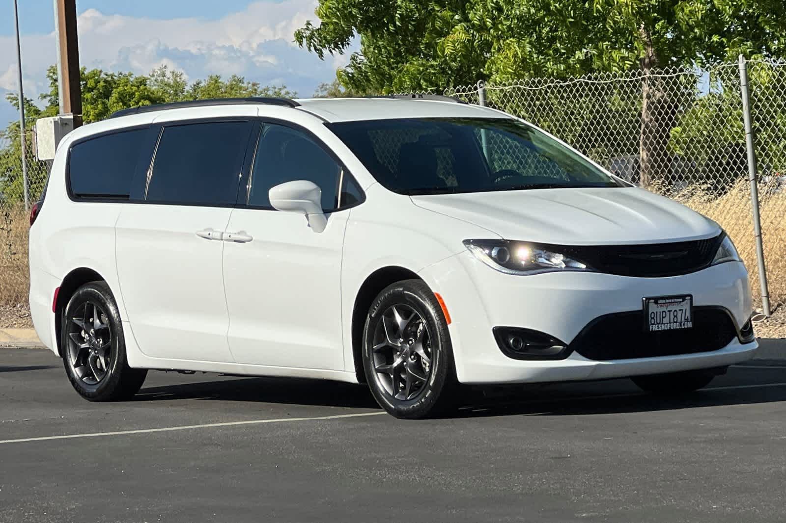 Used 2020 Chrysler Pacifica Touring-L Plus w/ S Appearance Package FWD image 9