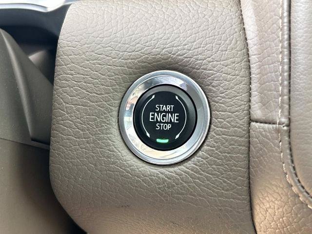 Used 2023 GMC Yukon XL Denali w/ Denali Reserve Package AWD/4WD image 36